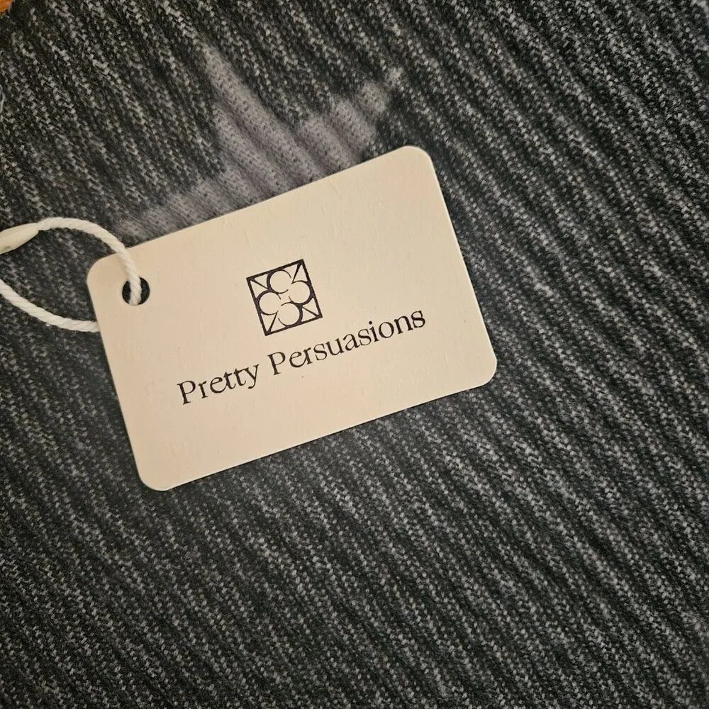 NWT Pretty Persuasions Reversible Gray Star Print Ripple Effect Scarf